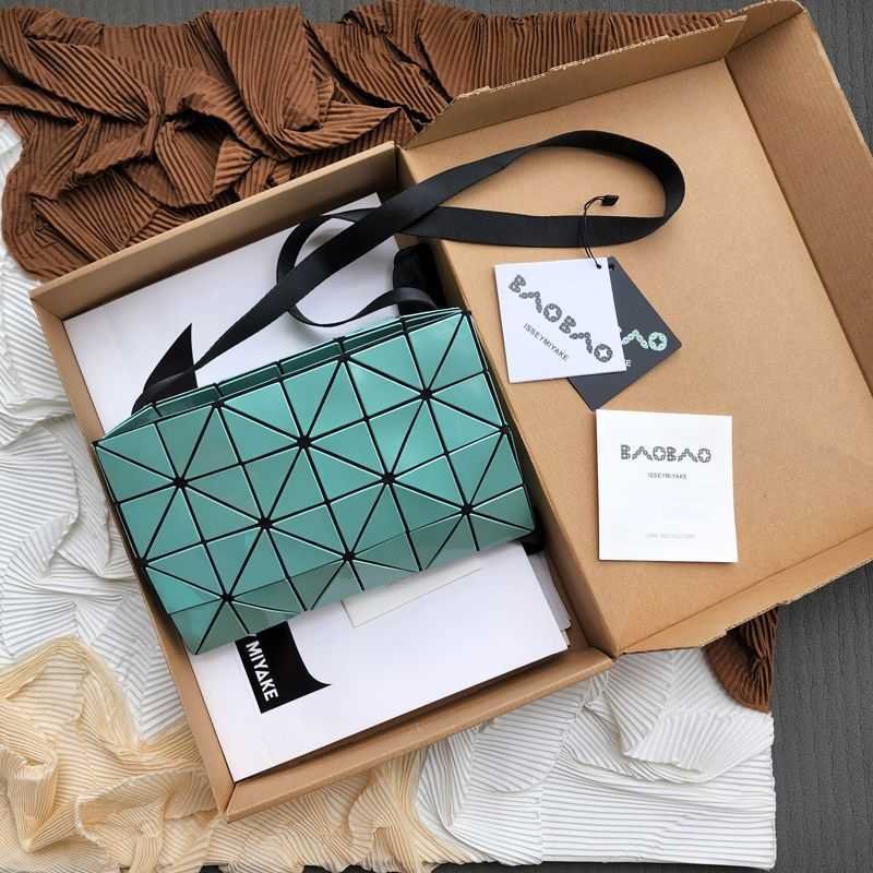 designer bag designer Isseyss tote Miyake bag Japan Pillow Box Bag The same diagonal span diamond lattice cosmetic Folding multi-purpose single shoulder GVMD, Sky blue
designer bag designer Isseyss tote Miyake bag Japan Pillow Box Bag The same diagonal span diamond lattice cosmetic Folding multi-purpose single shoulder GVMD, Sky blue