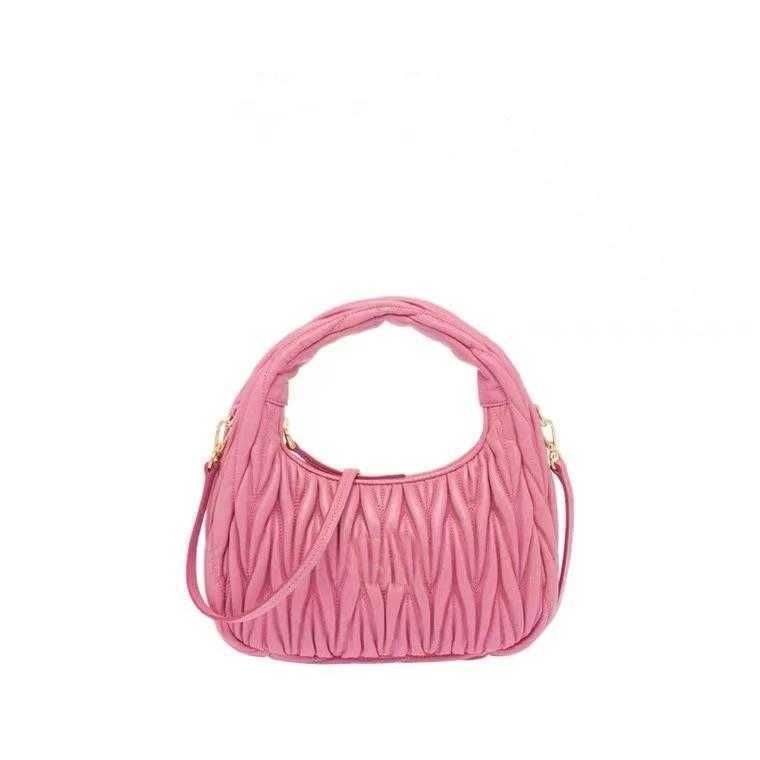 Shoulder Bags Designer Fashion MM Handbags Wrist New Pleated Cow Leather Handbag Women's Single Ruffian Armpit Cloud QH2H Young Chic Satin Simp, Red gift box
Shoulder Bags Designer Fashion MM Handbags Wrist New Pleated Cow Leather Handbag Women's Single Ruffian Armpit Cloud QH2H Young Chic Satin Simp, Red gift box