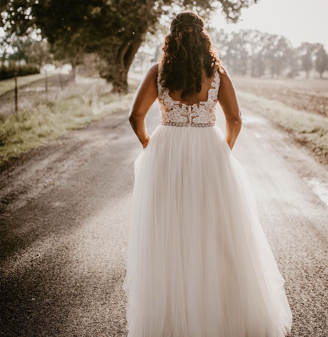 Plus Size A-e Wedding Dress Backless Bridal Gown robe soiree mariage Lace Appliques Belt vestidos de novia Simple