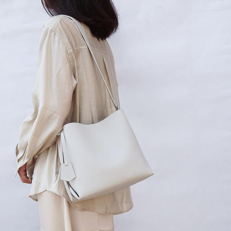 Evening Bags 2022 White Blue Solid Color Simple Design Bucket Bag Cowhide Leather Women Shoulder High Quality Suede Inside Messenger
Evening Bags 2022 White Blue Solid Color Simple Design Bucket Bag Cowhide Leather Women Shoulder High Quality Suede Inside Messenger