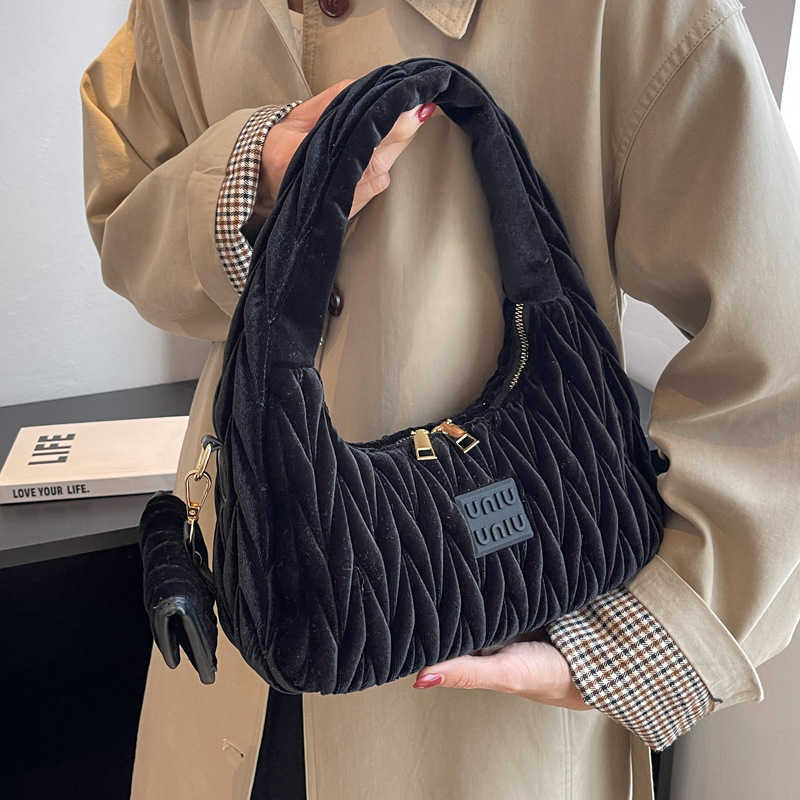 Shoulder Bags Designer Fashion MM Handbags Wrist Temperament Goddess Handbag 2022 Autumn New Versatile Underarm One Women's KOJ3 Young Chic Satin Simp, Pink
Shoulder Bags Designer Fashion MM Handbags Wrist Temperament Goddess Handbag 2022 Autumn New Versatile Underarm One Women's KOJ3 Young Chic Satin Simp, Pink