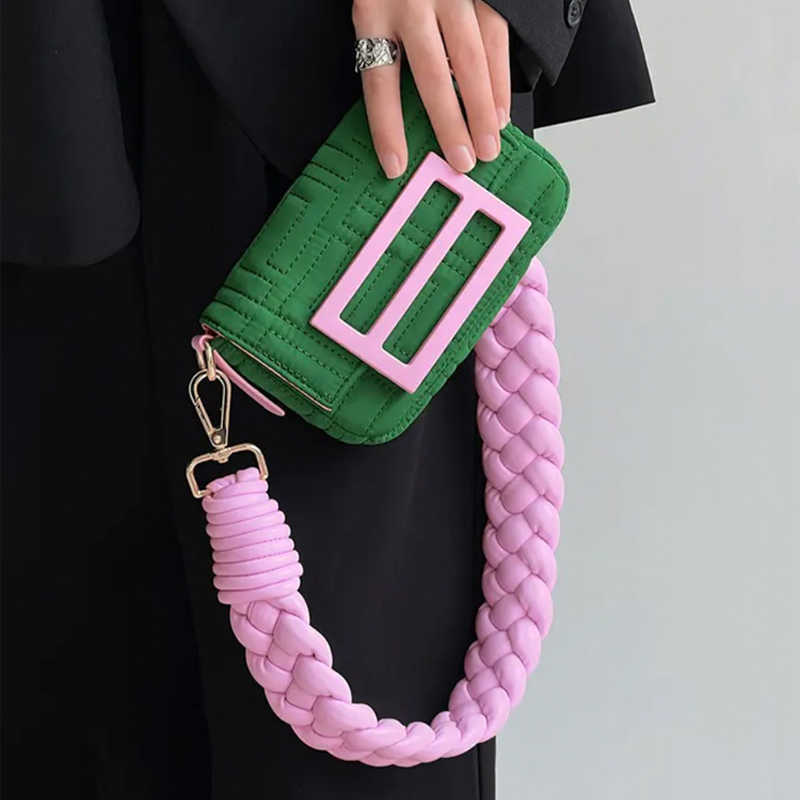Cross Body High Quality Mobile Phone Bag Chain Strip Mini Small Woven Armpit Single Shoulder Messenger Square 221114, White
Cross Body High Quality Mobile Phone Bag Chain Strip Mini Small Woven Armpit Single Shoulder Messenger Square 221114, White