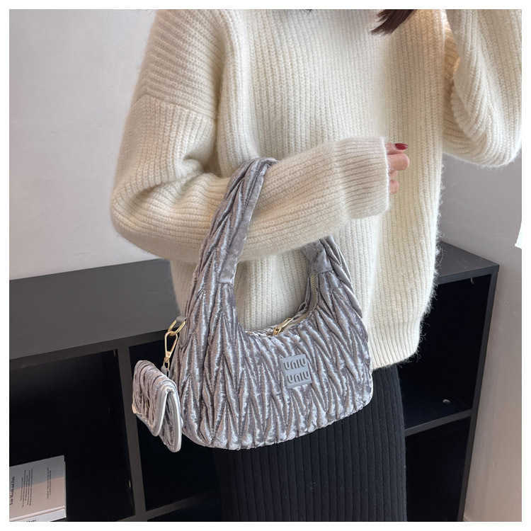 Shoulder Bags Designer Fashion MM Handbags Wrist Temperament Goddess Handbag 2022 Autumn New Versatile Underarm One Women's 4N5E Young Chic Satin Simp, Pink
Shoulder Bags Designer Fashion MM Handbags Wrist Temperament Goddess Handbag 2022 Autumn New Versatile Underarm One Women's 4N5E Young Chic Satin Simp, Pink