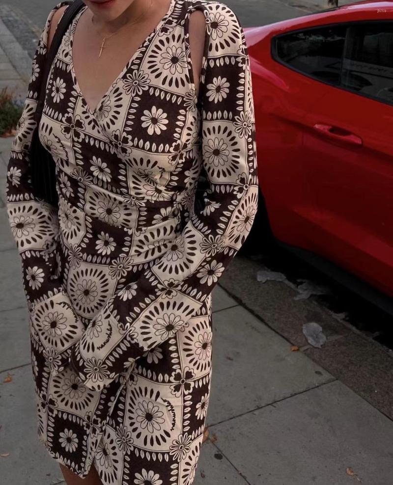Casual Dresses Women Sunflower Print Waist Buttons Sexy V-Neck Long Sleeve Wrapped Dress
Casual Dresses Women Sunflower Print Waist Buttons Sexy V-Neck Long Sleeve Wrapped Dress