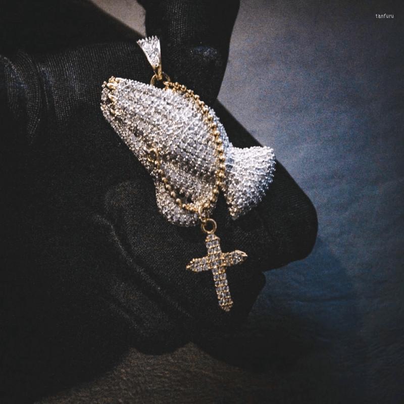 Pendant Necklaces Ing 18K Gold Plated Cross Prayer Hand Necklace Iced Out Zircon Mens Hip Hop Jewelry Gift
Pendant Necklaces Ing 18K Gold Plated Cross Prayer Hand Necklace Iced Out Zircon Mens Hip Hop Jewelry Gift