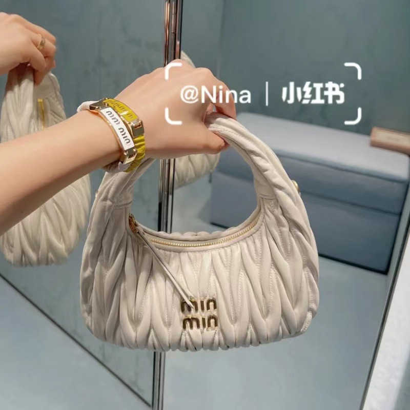 Shoulder Bags Designer Fashion MM Handbags Wrist Hobo Women 2022 New Pleated Handheld Mini Versatile One Crossbody Small AJKD Young Chic Satin Simple, Black
Shoulder Bags Designer Fashion MM Handbags Wrist Hobo Women 2022 New Pleated Handheld Mini Versatile One Crossbody Small AJKD Young Chic Satin Simple, Black