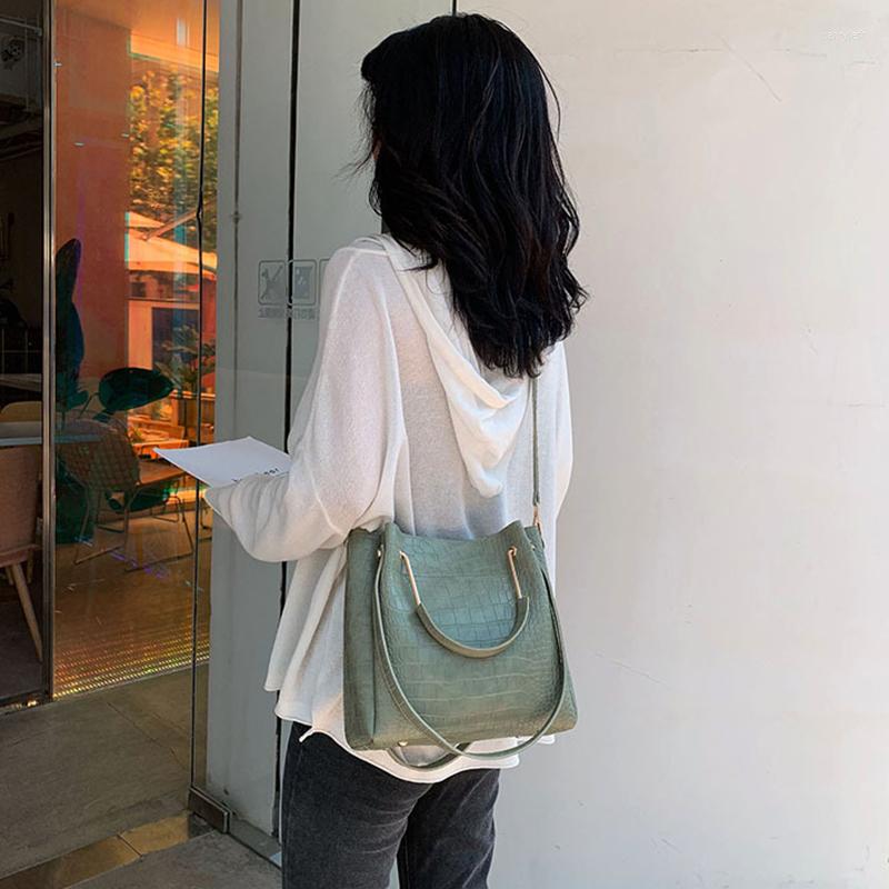 Evening Bags Ansloth Crocodile Pattern Bucket Bag Women Fashion Handle Ladies Mini Shoulder Female Alligator Crossbody HPS830, Black
Evening Bags Ansloth Crocodile Pattern Bucket Bag Women Fashion Handle Ladies Mini Shoulder Female Alligator Crossbody HPS830, Black