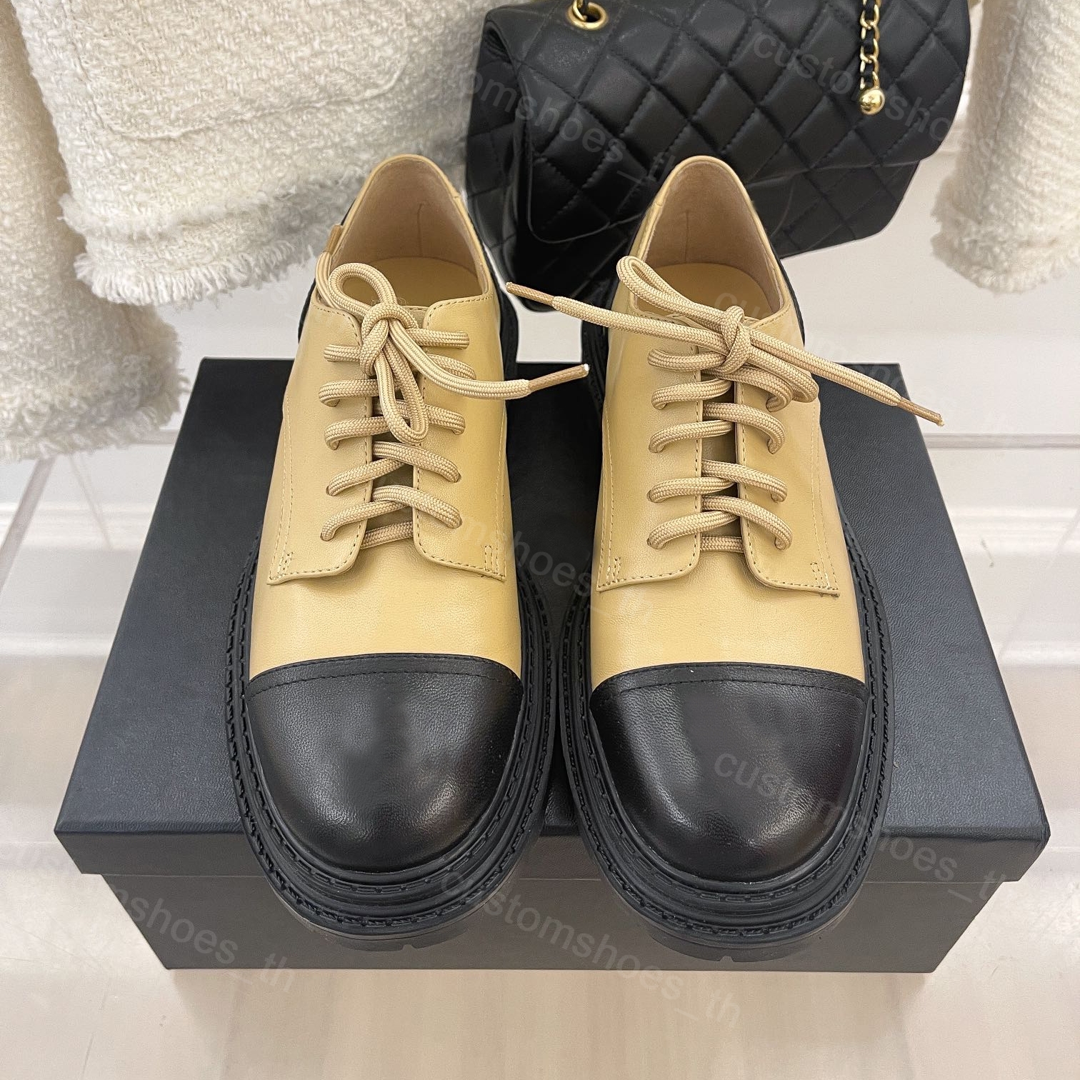Lady Dress Shoes Flat Heel Loafers Classic Designer Cowhide Fashion Women Luxury Leather Calfskin Casual Shoes Embroidery Letter
Lady Dress Shoes Flat Heel Loafers Classic Designer Cowhide Fashion Women Luxury Leather Calfskin Casual Shoes Embroidery Letter