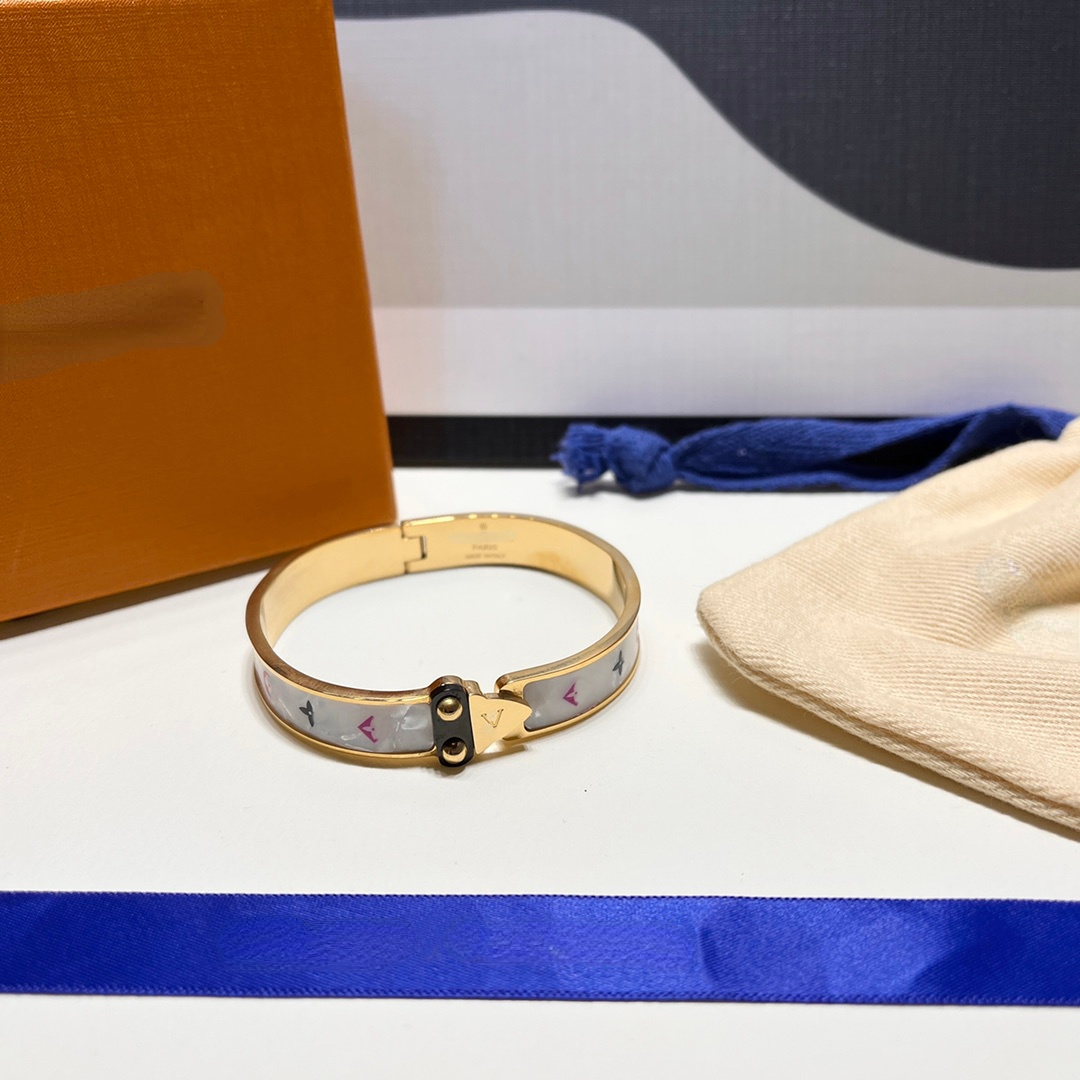 New Style Bracelets Women Bangle Luxury Designer Letter Jewelry 18K Gold Plated Stainless steel Wedding Lovers Gift Bangles Wholesale S304
New Style Bracelets Women Bangle Luxury Designer Letter Jewelry 18K Gold Plated Stainless steel Wedding Lovers Gift Bangles Wholesale S304