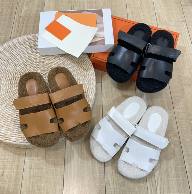 Designer Winter New Leather Slippers Word Shaggy Shoes Retro Flat Heels Home Outer Wear Leisure Sandals Flip Flops, Aspic
Designer Winter New Leather Slippers Word Shaggy Shoes Retro Flat Heels Home Outer Wear Leisure Sandals Flip Flops, Aspic
