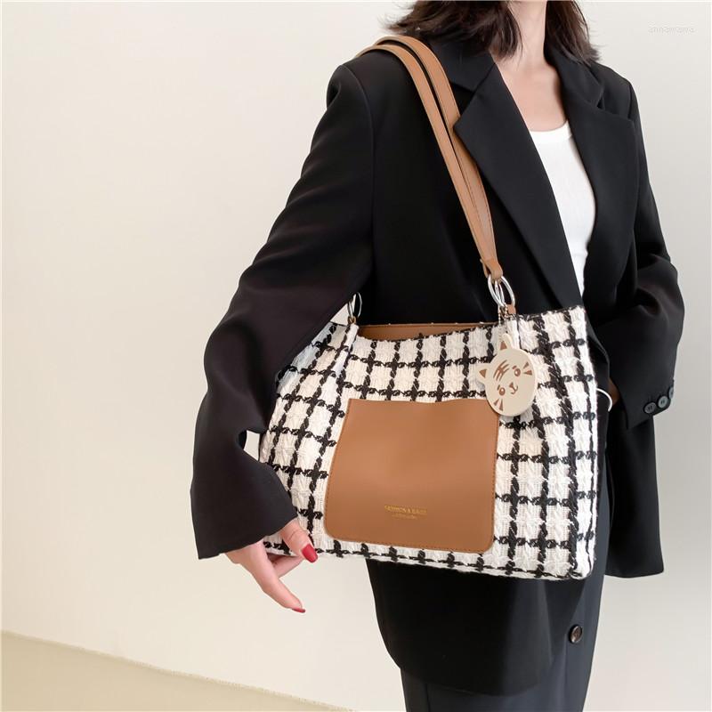 Evening Bags TOP Women Woven Knitted Leather Large Capacity Single Shoulder Crossbody Bag For Woman Purse Totes Handbag Messenger Shopper, Black
Evening Bags TOP Women Woven Knitted Leather Large Capacity Single Shoulder Crossbody Bag For Woman Purse Totes Handbag Messenger Shopper, Black