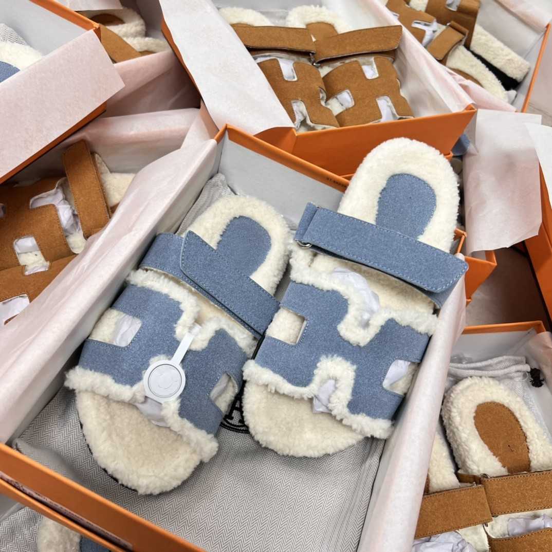 Designer Slippers Chypre Slippers Classic Platform Sandals winter warm fur plush shearling Leather Flip Flops Men Women Flat Shoes, Real pcs contact
Designer Slippers Chypre Slippers Classic Platform Sandals winter warm fur plush shearling Leather Flip Flops Men Women Flat Shoes, Real pcs contact