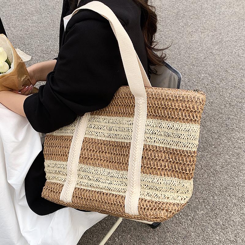 Evening Bags Big Straw Beach Bag Women Hand Woven High Capacity 2022 Summer Drawstring Casual Shoulder Lady Totes, Khaki
Evening Bags Big Straw Beach Bag Women Hand Woven High Capacity 2022 Summer Drawstring Casual Shoulder Lady Totes, Khaki