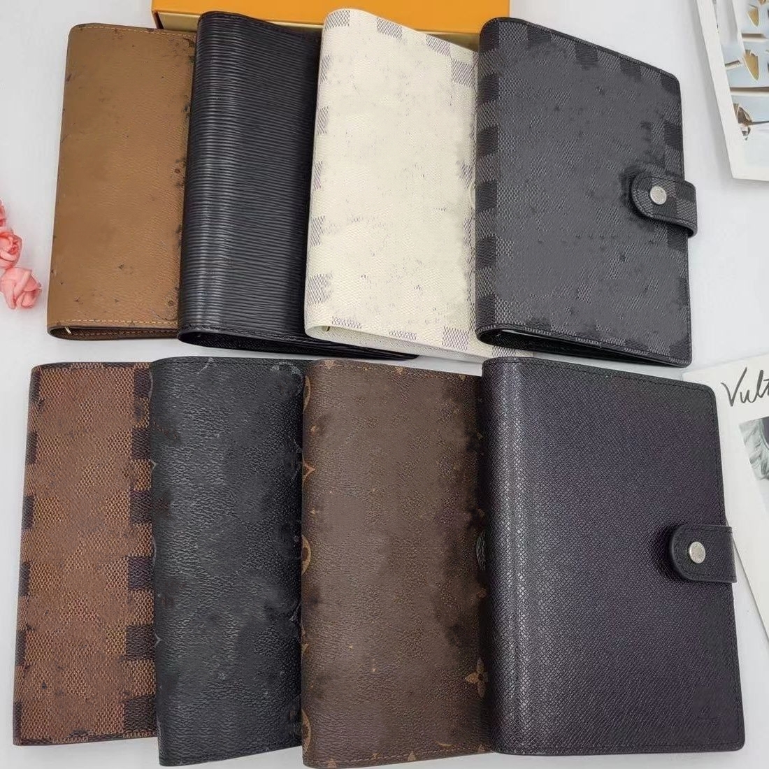 Limited Edition Lattice Letter Unisex Wallet Luxury Brand Buckle Multi clip Notebook Clip Fashion Men's and Women's Diariesbook Coin Purse Clutch Bags, Black letter
Limited Edition Lattice Letter Unisex Wallet Luxury Brand Buckle Multi clip Notebook Clip Fashion Men's and Women's Diariesbook Coin Purse Clutch Bags, Black letter