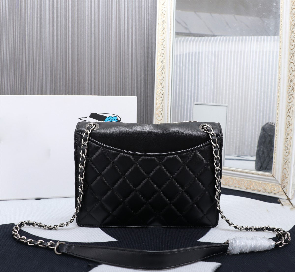Designer 5A quality REAL leather Bags COUSSIN Women Genuine Handbag shoulder Lady Chain Womens Purse and 2022 New Fashion, Black
Designer 5A quality REAL leather Bags COUSSIN Women Genuine Handbag shoulder Lady Chain Womens Purse and 2022 New Fashion, Black