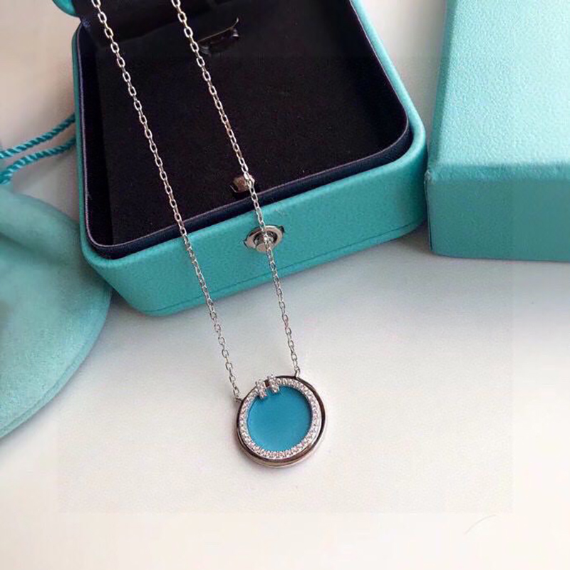 Luxury designer necklace women necklace fashion simple style gift give social gathering very beautiful good
Luxury designer necklace women necklace fashion simple style gift give social gathering very beautiful good