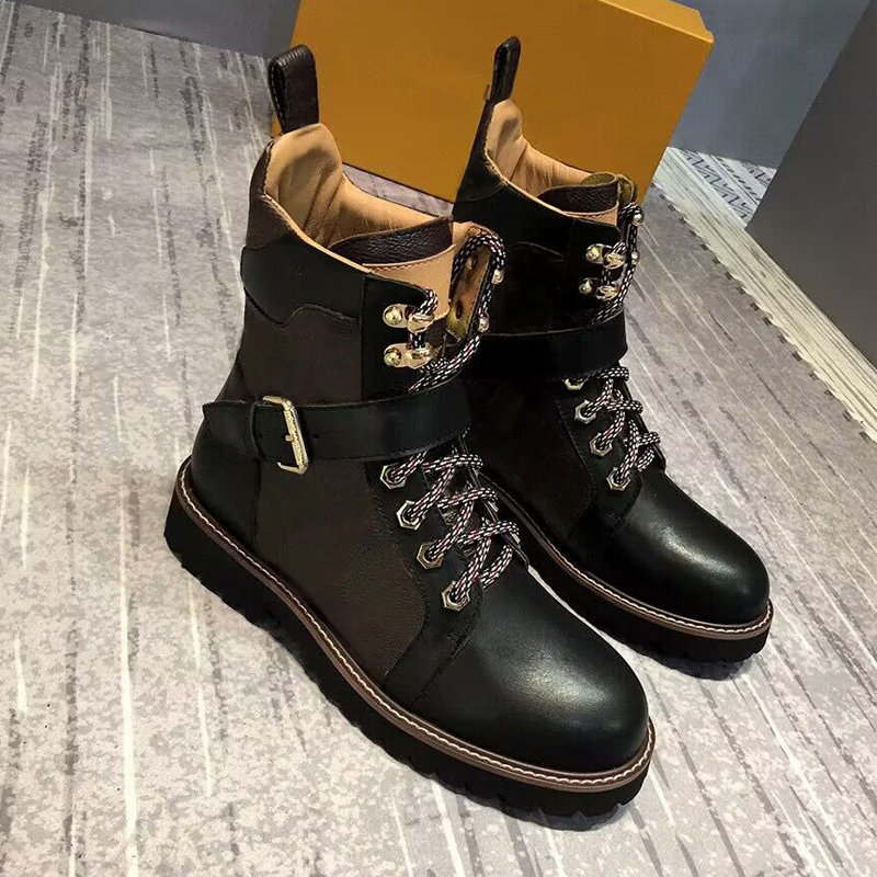 woman cowhide zipper Short boots Metal belt buckle Black designer boot Leather lady Lace up Letter SHoes fashion Autumn winter Flat women shoes size 35-40 With box, Black+brown
woman cowhide zipper Short boots Metal belt buckle Black designer boot Leather lady Lace up Letter SHoes fashion Autumn winter Flat women shoes size 35-40 With box, Black+brown