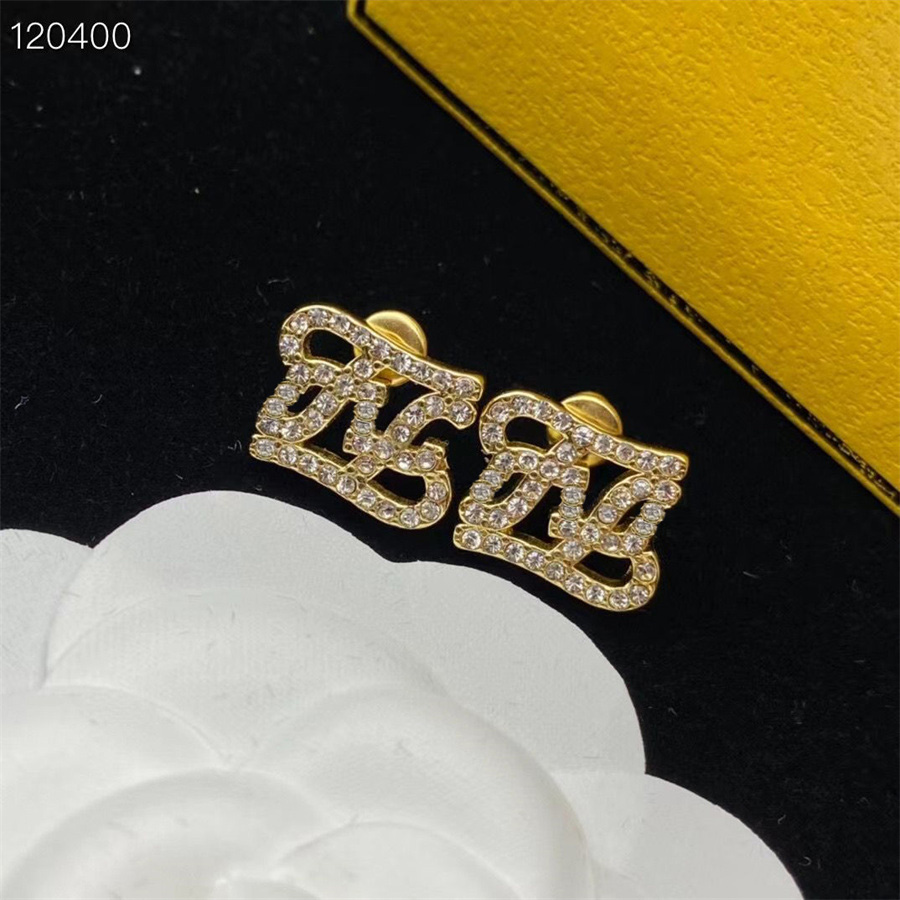 Designer Womens Earring Fashion Mens FF Earrings luxury Jewelry Formal Women Shine Diamond Pendant Studs Hoop Ear Rings Wedding Party
Designer Womens Earring Fashion Mens FF Earrings luxury Jewelry Formal Women Shine Diamond Pendant Studs Hoop Ear Rings Wedding Party