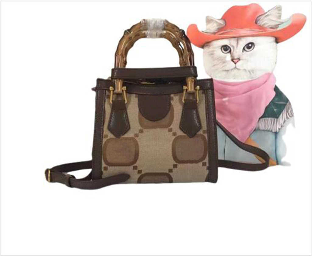 2022 New designer High Quality style Handbags designers Purses PALLAS CLUTH Bag Women Tote Chain Crossbody Bags Genuine Leather by the bool, Coffee
2022 New designer High Quality style Handbags designers Purses PALLAS CLUTH Bag Women Tote Chain Crossbody Bags Genuine Leather by the bool, Coffee