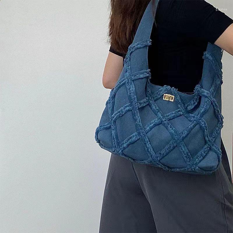 Evening Bags Niche Design Trend Denim Canvas Handbag Ladies 2022 Tassel Large Capacity Casual Tote Bag Shoulder, Pink
Evening Bags Niche Design Trend Denim Canvas Handbag Ladies 2022 Tassel Large Capacity Casual Tote Bag Shoulder, Pink