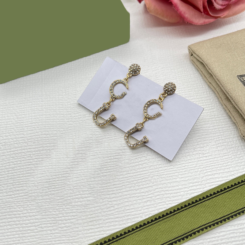Designer Hoop Stud Earrings For Women Luxurys Designers Love Gold Earring Fashion Classic Long Pendant Letter Pearl Earring 2211144Z
Designer Hoop Stud Earrings For Women Luxurys Designers Love Gold Earring Fashion Classic Long Pendant Letter Pearl Earring 2211144Z