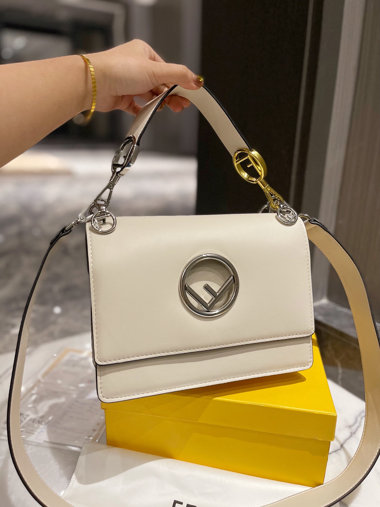 kan fendi crossbody bags handbag purse women shoulder flap bags reather white and black small tote wallet
kan fendi crossbody bags handbag purse women shoulder flap bags reather white and black small tote wallet