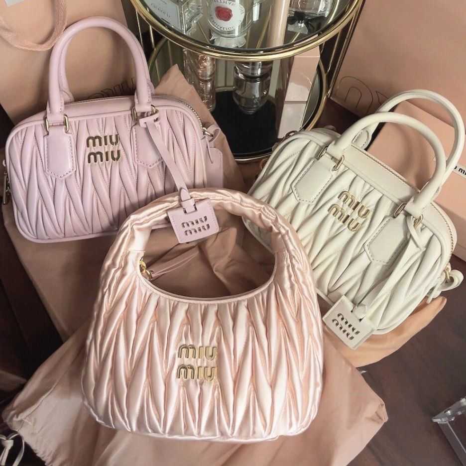 Shoulder Bags Designer Fashion MM Handbags Wrist Bowling Boston Sheepskin Pleated New Pillow One Crossbody Hobo Handbag SRAQ Young Chic Satin Simple N, Black large gift box buckle shoulder
Shoulder Bags Designer Fashion MM Handbags Wrist Bowling Boston Sheepskin Pleated New Pillow One Crossbody Hobo Handbag SRAQ Young Chic Satin Simple N, Black large gift box buckle shoulder