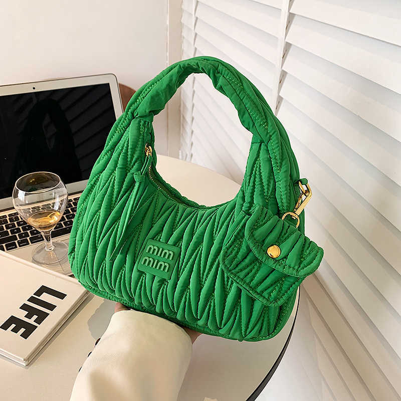 Shoulder Bags Designer Fashion MM Handbags Wrist Texture Personalized One Women's Popular Wrinkle Trend 2022 New Oblique Cross Small Square 27LG Young, White
Shoulder Bags Designer Fashion MM Handbags Wrist Texture Personalized One Women's Popular Wrinkle Trend 2022 New Oblique Cross Small Square 27LG Young, White