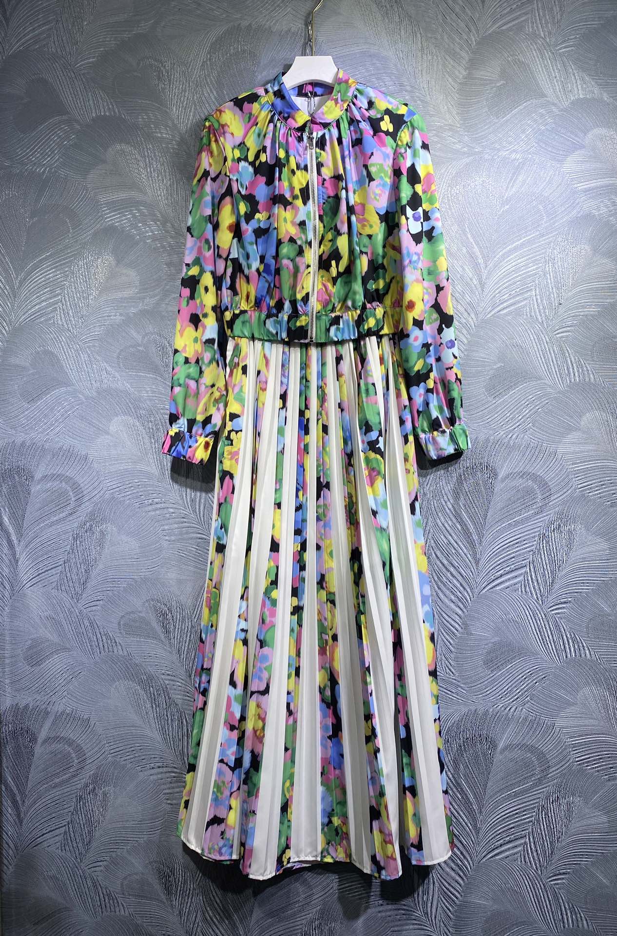 Two Piece Dress Showy Style Heavy Industry Color Print Suit Women Stand Collar Long Sleeve Shirt High Waist Pleated Skirt, Customize
Two Piece Dress Showy Style Heavy Industry Color Print Suit Women Stand Collar Long Sleeve Shirt High Waist Pleated Skirt, Customize