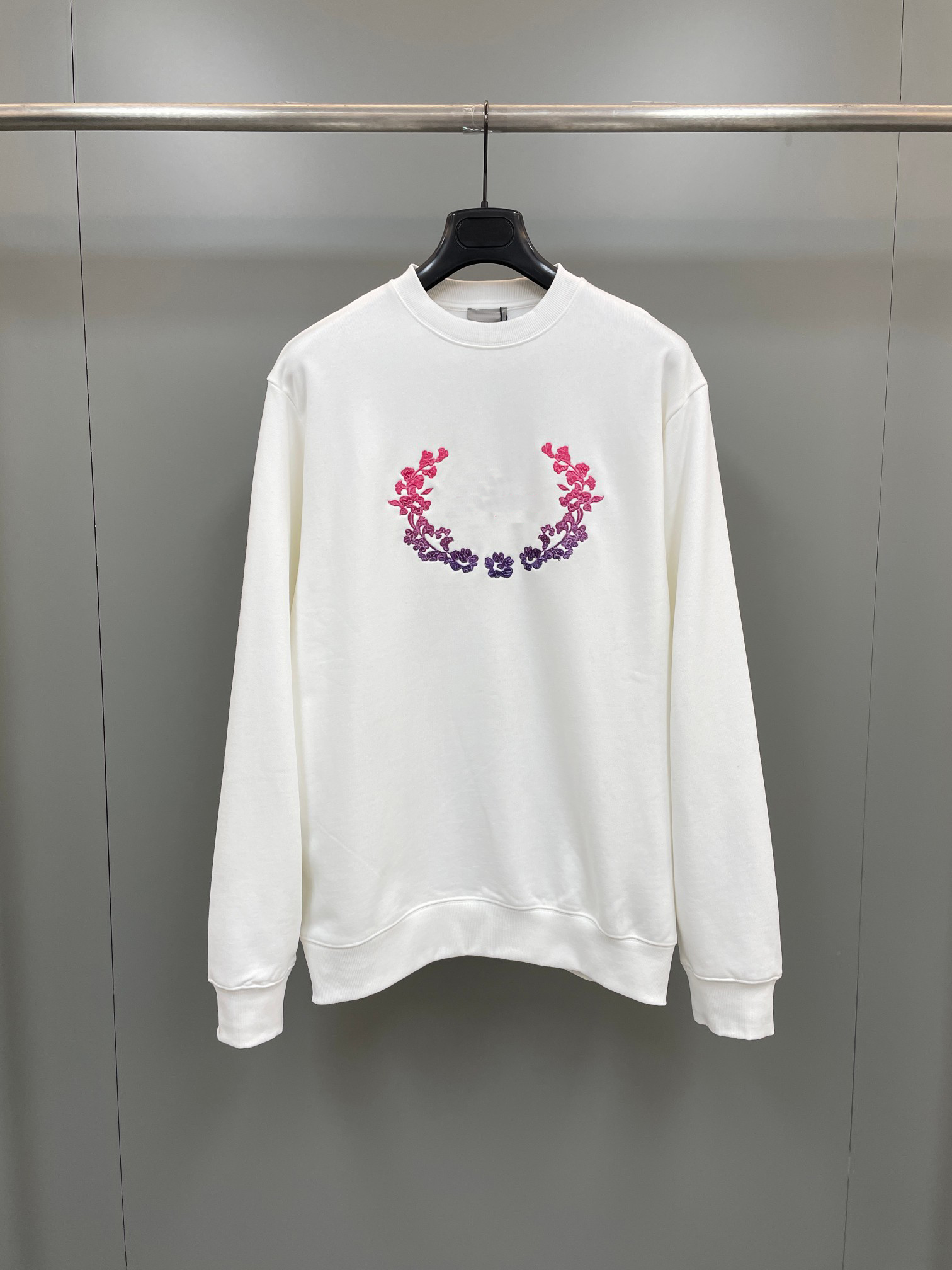 2022 brand designer hoodie highquality exquisite embroidery design US size loose version mens white pullover casual hoodie
2022 brand designer hoodie highquality exquisite embroidery design US size loose version mens white pullover casual hoodie