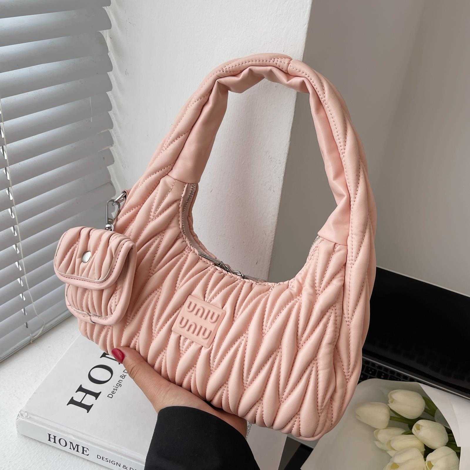 Shoulder Bags Designer Fashion MM Handbags Wrist Baroness Embroidery Small Women's 2022 One Underarm Style New Moon UGI9 Young Chic Satin Simple Pleat, Pink
Shoulder Bags Designer Fashion MM Handbags Wrist Baroness Embroidery Small Women's 2022 One Underarm Style New Moon UGI9 Young Chic Satin Simple Pleat, Pink