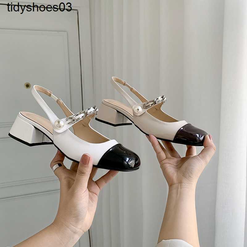 Grape Mom Mary Jane Women's Shoes Women Designers Rois Sandals Women's Patent leather Mary Jane pumps Mid jeweled heel Size 34-40, White black head
Grape Mom Mary Jane Women's Shoes Women Designers Rois Sandals Women's Patent leather Mary Jane pumps Mid jeweled heel Size 34-40, White black head