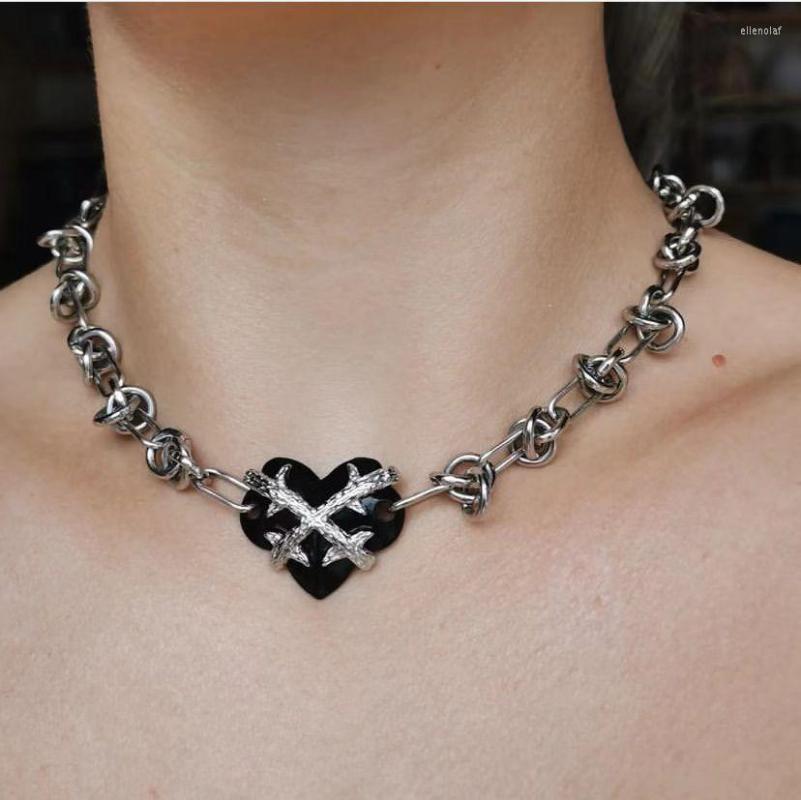 Choker Punk Hip Hop Black Thorns Love Heart Necklaces Unique Knot Chains Short For Women Lover Couple Gift Fashion Party Jewelry
