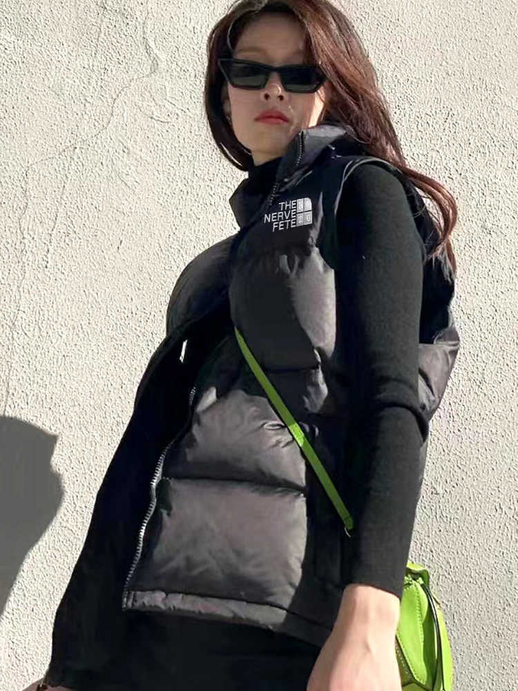 Down Jacket North Feather King American 1996 Vest Down Jacket Thickened Autumn and Winter Men's and Women's Vest Coat, Green
Down Jacket North Feather King American 1996 Vest Down Jacket Thickened Autumn and Winter Men's and Women's Vest Coat, Green