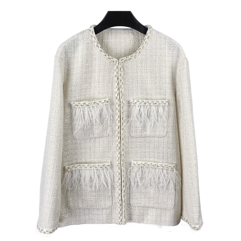 2022 Autumn Ivory Solid Color Feather Tweed Jacket Long Sleeve Round Neck Pockets Classic Jackets Coat Short Outwear A2N086367
2022 Autumn Ivory Solid Color Feather Tweed Jacket Long Sleeve Round Neck Pockets Classic Jackets Coat Short Outwear A2N086367