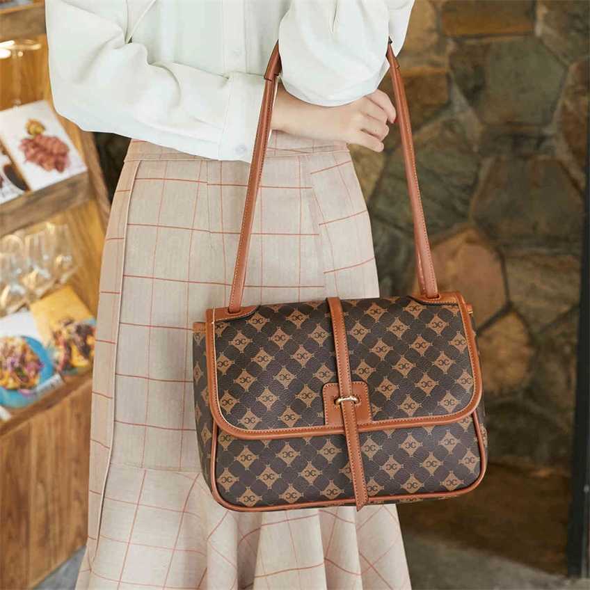 Carlo Daisy's versatile fashion postman bag women's new one shoulder hand underarm Bag Fashion Designer Handbags, Brown
Carlo Daisy's versatile fashion postman bag women's new one shoulder hand underarm Bag Fashion Designer Handbags, Brown