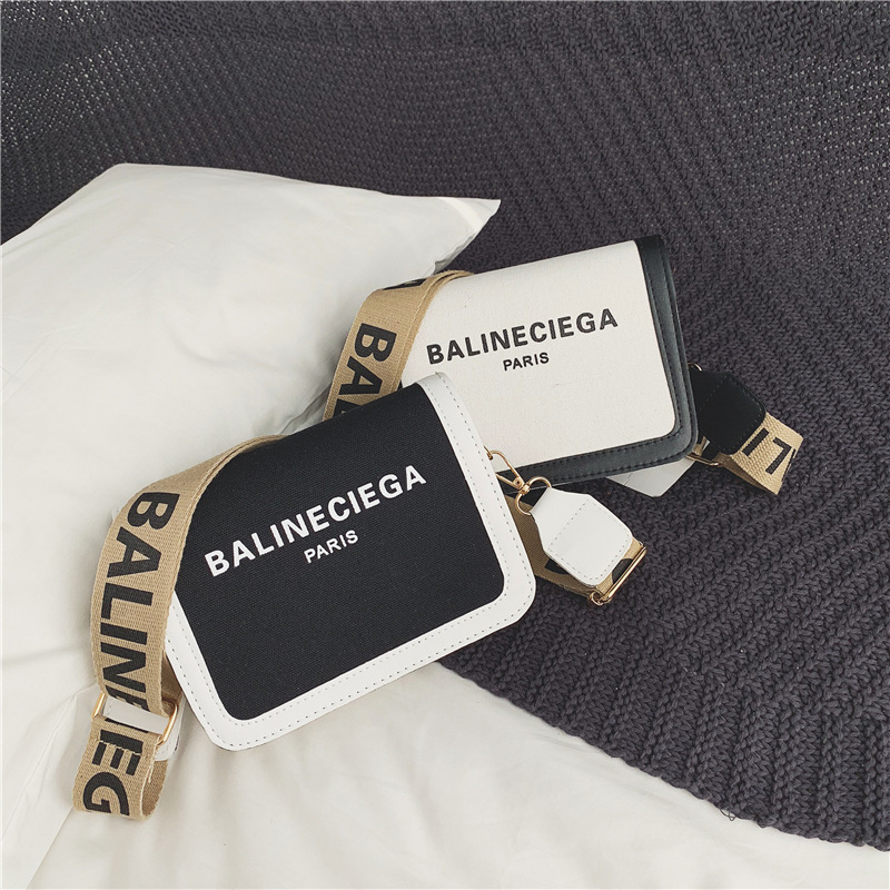 Handbag 2022 Summer Women New Fashion Casual Small Square Bags Unique Designer Shoulder Messenger Bags Y221114, Random shoulder strap
Handbag 2022 Summer Women New Fashion Casual Small Square Bags Unique Designer Shoulder Messenger Bags Y221114, Random shoulder strap