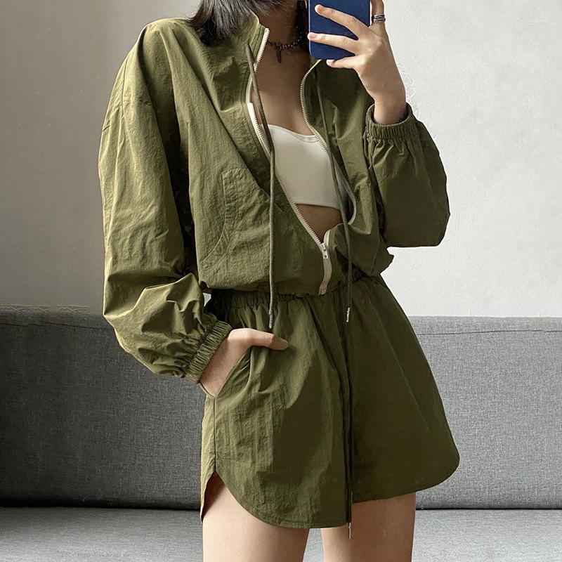 Women' Tracksuits Two Piece Set Women Fashion Windbreaker Fabric Zipper Cardigan Baseball Uniform Coat Elastic High Waist Loose Shorts
Women' Tracksuits Two Piece Set Women Fashion Windbreaker Fabric Zipper Cardigan Baseball Uniform Coat Elastic High Waist Loose Shorts