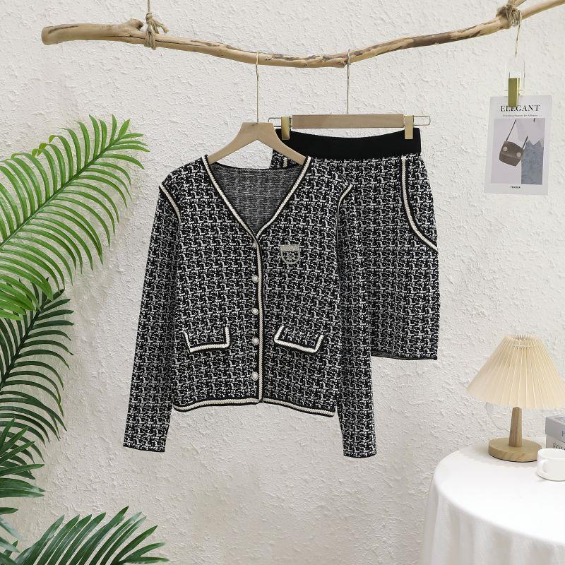 Work Dresses Limiguyue Two Piece Set Black Slim Women Vintage Autumn Pearl Buttons V Neck Cardigan Chic High Elastic Waist Mini Skirt
Work Dresses Limiguyue Two Piece Set Black Slim Women Vintage Autumn Pearl Buttons V Neck Cardigan Chic High Elastic Waist Mini Skirt