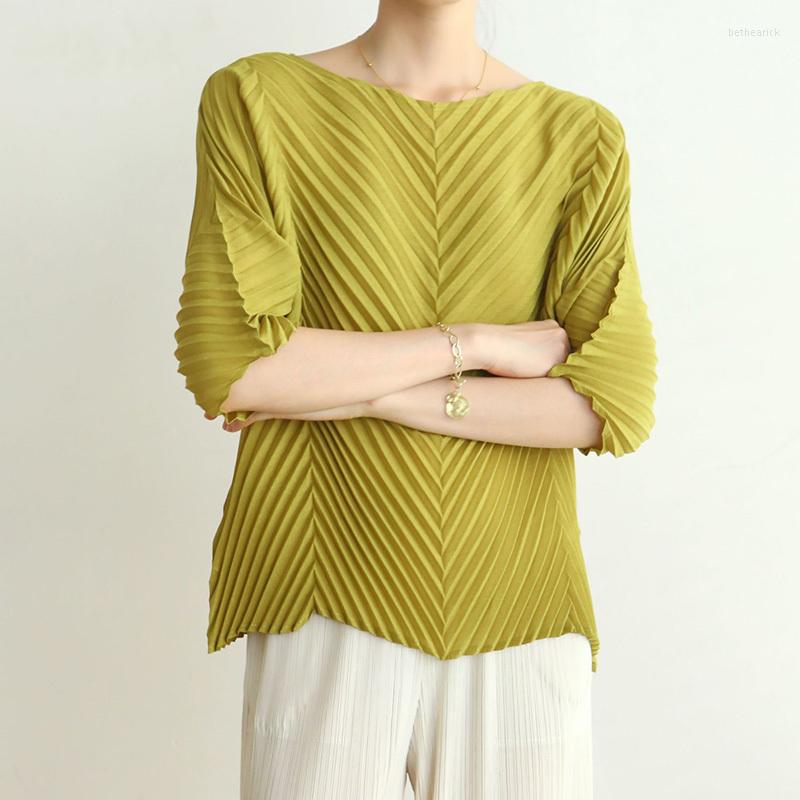 Women's T Shirts Miyake Pleated T-Shirt Folds Half Sleeve Round Collar Elastic Waist Loose Casual Style Korean Fashion 2022 Autumn, Beige
Women's T Shirts Miyake Pleated T-Shirt Folds Half Sleeve Round Collar Elastic Waist Loose Casual Style Korean Fashion 2022 Autumn, Beige