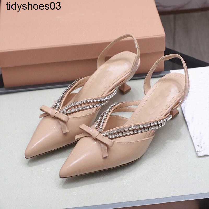21 new Miu Women Designers Rois high heel single shoes women's pointed bow Sequin crystal wedding shoes Size 34-40, Silver
21 new Miu Women Designers Rois high heel single shoes women's pointed bow Sequin crystal wedding shoes Size 34-40, Silver