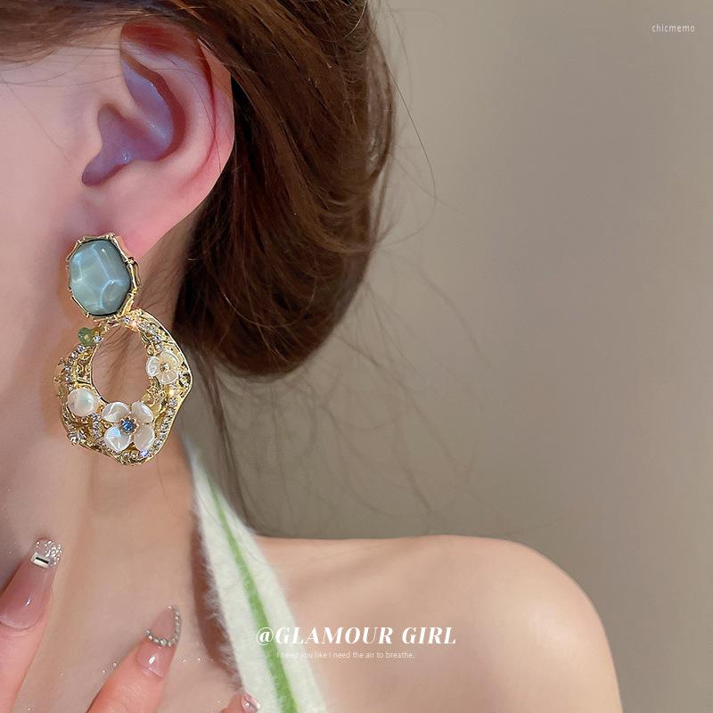 Hoop Earrings Silver Needle Square Diamond Flower Pearl Pleated Hollow Fashion Niche Design Ethnic Style
Hoop Earrings Silver Needle Square Diamond Flower Pearl Pleated Hollow Fashion Niche Design Ethnic Style