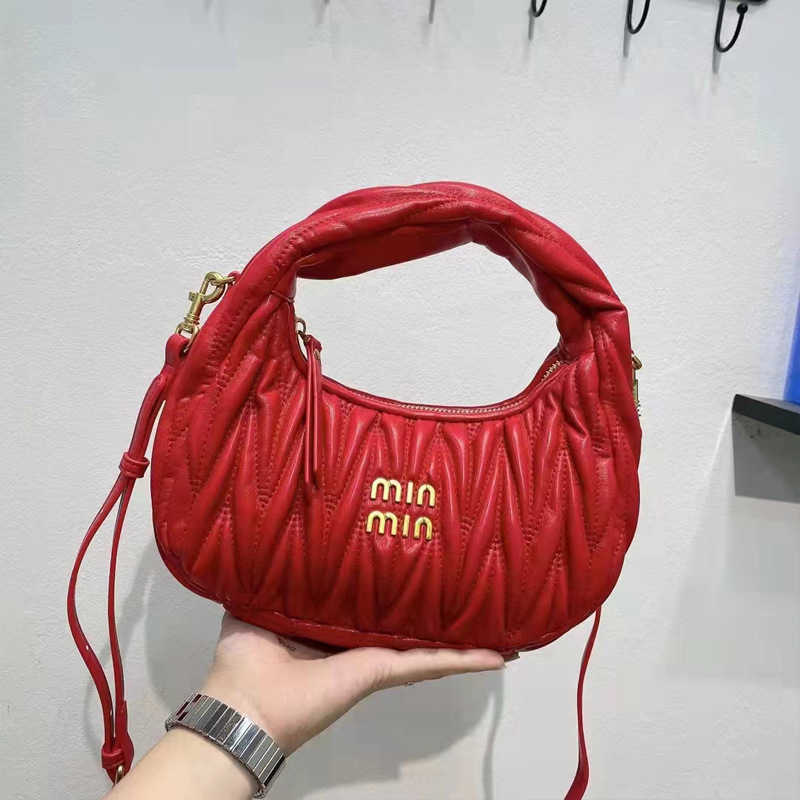 Shoulder Bags Designer Fashion MM Handbags Wrist Small Pleated Armpit 2022 New One Cross Body Portable Lady YB5M Young Chic Satin Simple NicheMI Pink
Shoulder Bags Designer Fashion MM Handbags Wrist Small Pleated Armpit 2022 New One Cross Body Portable Lady YB5M Young Chic Satin Simple NicheMI Pink