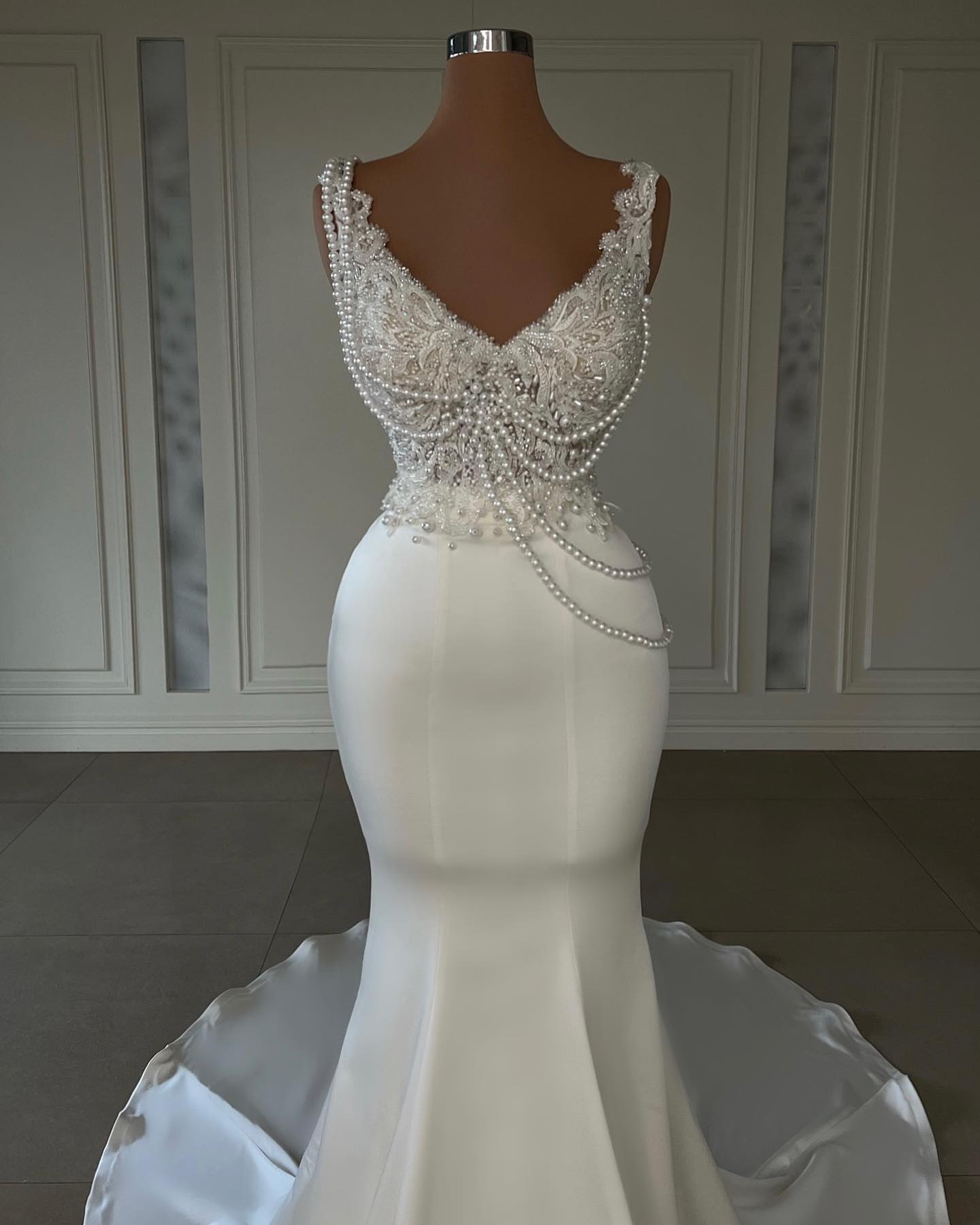 Elegant Pearls 2023 Mermaid Wedding Dress Lace Appliqued Beaded V Neck Bridal Gowns Satin Custom Made vestidos de novia