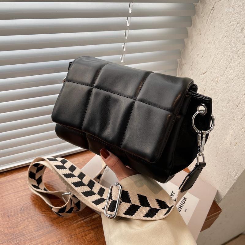 Evening Bags Soft Leather Texture Big Diamond Check Shoulder Bag Wide Strap Fashionable Simple Cross-body For Women's, Beige
Evening Bags Soft Leather Texture Big Diamond Check Shoulder Bag Wide Strap Fashionable Simple Cross-body For Women's, Beige