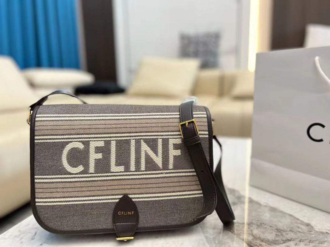 Luxury designer Fashion Arc de Triomphe camera bag stripe canvas small square bag men's and women's versatile One Shoulder bags, Dark brown
Luxury designer Fashion Arc de Triomphe camera bag stripe canvas small square bag men's and women's versatile One Shoulder bags, Dark brown
