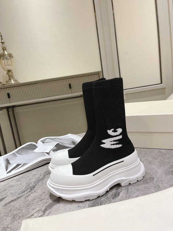 Boots Designer Luxury Shoes MC boot Graffiti Knitting Tread Slick boots Men Women Casual socks Outdoor Shoe platform graffiti Half White ZZ7B
Boots Designer Luxury Shoes MC boot Graffiti Knitting Tread Slick boots Men Women Casual socks Outdoor Shoe platform graffiti Half White ZZ7B