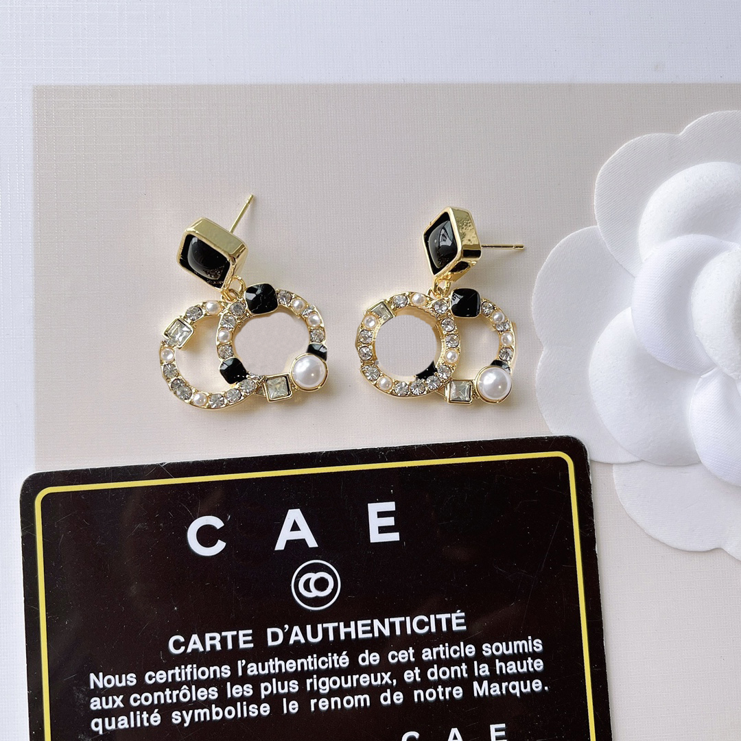 Fashion Jewelry Earrings Charm Exquisite Premium Design Earring Women Style Accessories Popular Luxury Brands Selected Luxury Gifts Family And Friends
Fashion Jewelry Earrings Charm Exquisite Premium Design Earring Women Style Accessories Popular Luxury Brands Selected Luxury Gifts Family And Friends