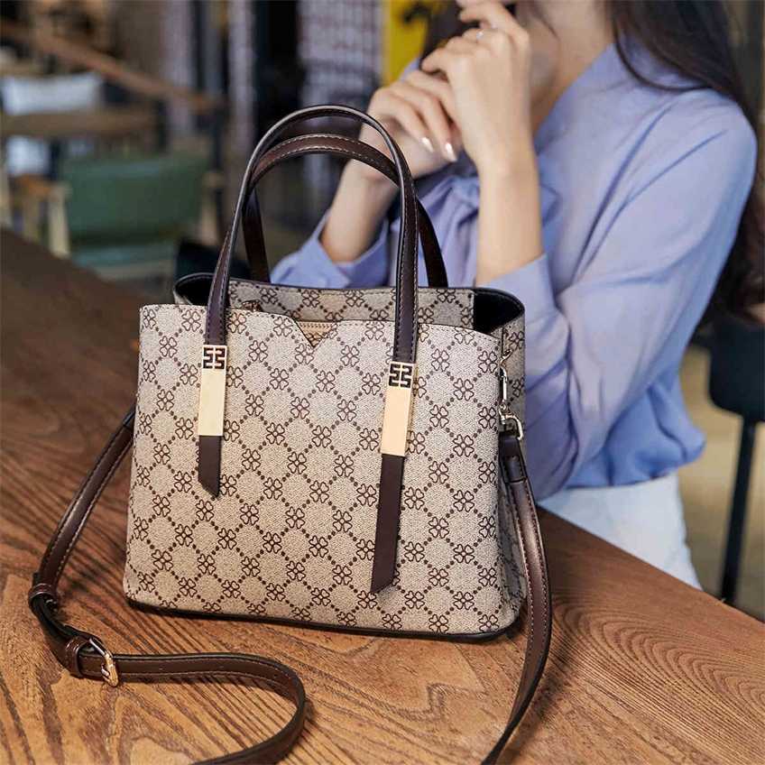 Tote Bag New Classic versatile handbag fashion large capacity sling single shoulder women's messenger Designer Handbags, Sky blue
Tote Bag New Classic versatile handbag fashion large capacity sling single shoulder women's messenger Designer Handbags, Sky blue