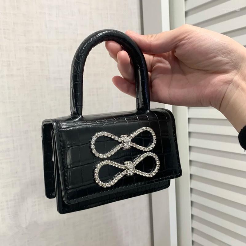 Evening Bags Women's Handbag Diamond Bow Decoration Crocodile Pattern Shoulder Bag European And American Fashion Versatile Totes, Beige single bow
Evening Bags Women's Handbag Diamond Bow Decoration Crocodile Pattern Shoulder Bag European And American Fashion Versatile Totes, Beige single bow
